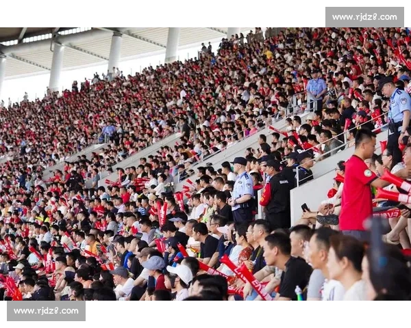 苏超赛场现 散装家庭：父母为连云港助威，子女为苏州呐喊